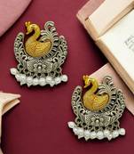 Silver-plated peacock shape pearl stud earrings