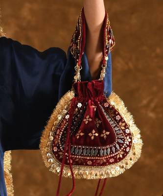 Maroon potli 1