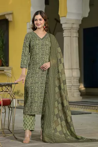 Women green cotton blend floral printed straight kurta trousers with dupatta