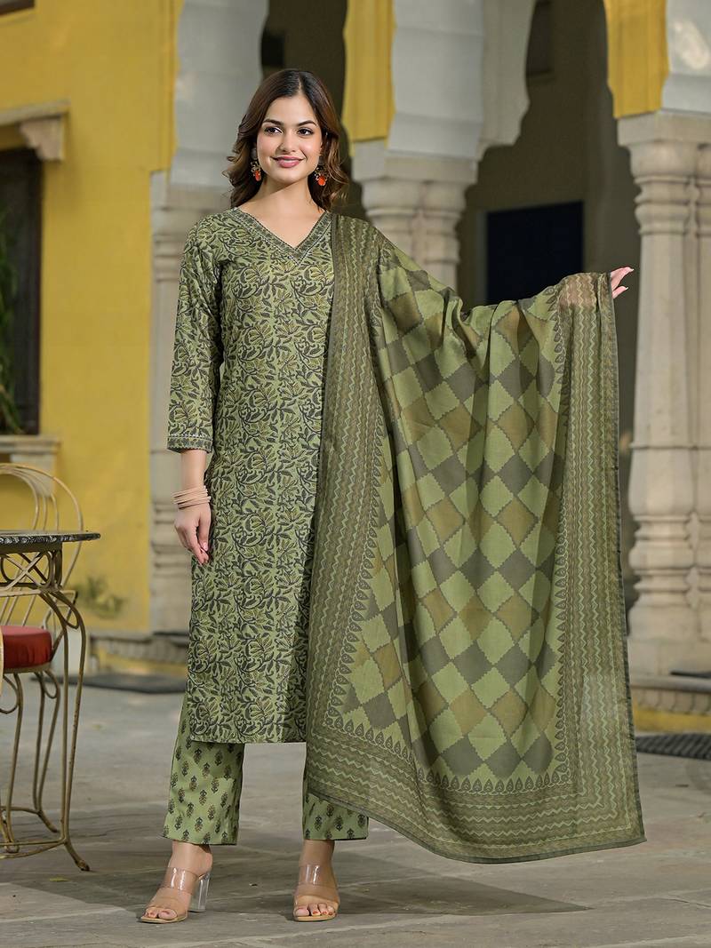 Women green cotton blend floral printed straight kurta trousers with dupatta