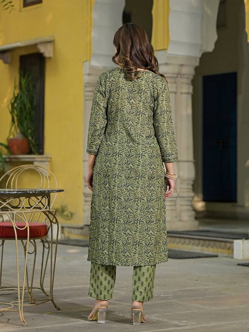 Women green cotton blend floral printed straight kurta trousers with dupatta