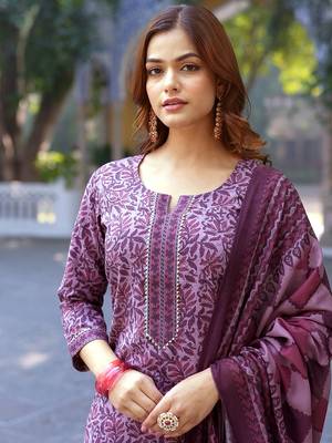 Women pink cotton blend floral printed straight kurta trousers with dupatta 2