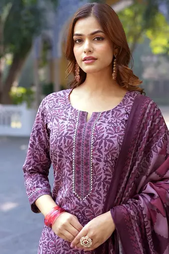 Women pink cotton blend floral printed straight kurta trousers with dupatta