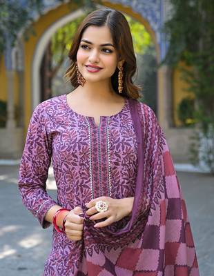 Women pink cotton blend floral printed straight kurta trousers with dupatta 3