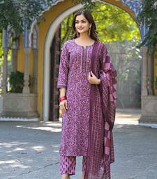 Women pink cotton blend floral printed straight kurta trousers with dupatta