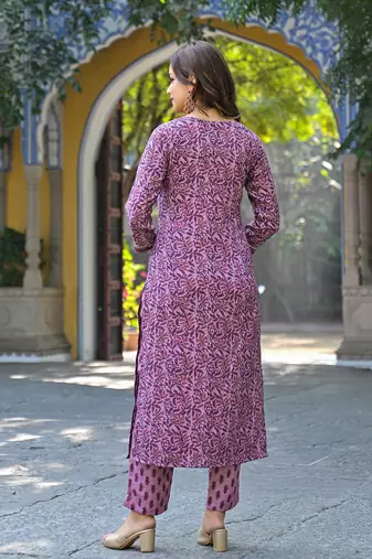 Women pink cotton blend floral printed straight kurta trousers with dupatta