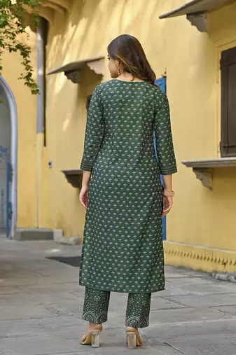 Women green cotton blend floral printed straight kurta trousers with dupatta