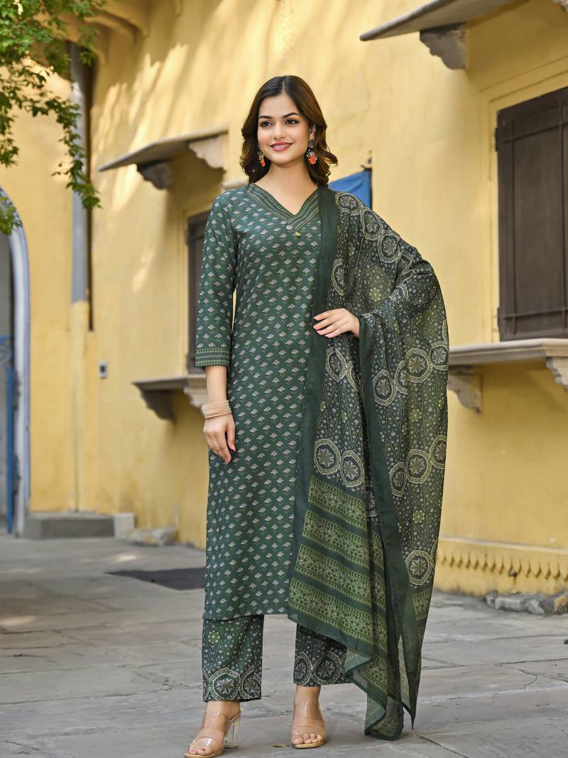 Women green cotton blend floral printed straight kurta trousers with dupatta