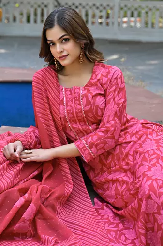 Women red cotton blend floral printed straight kurta trousers with dupatta