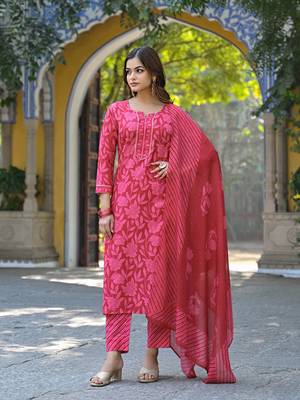 Women red cotton blend floral printed straight kurta trousers with dupatta 3