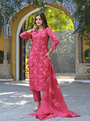 Women red cotton blend floral printed straight kurta trousers with dupatta 1