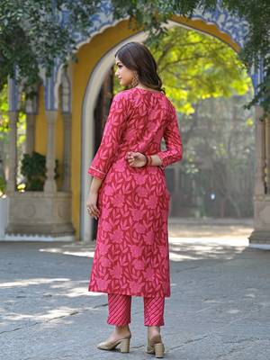 Women red cotton blend floral printed straight kurta trousers with dupatta 4