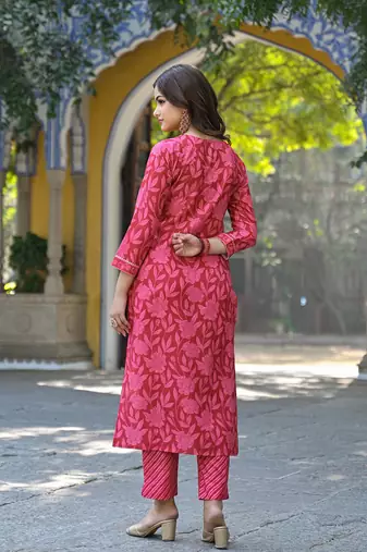 Women red cotton blend floral printed straight kurta trousers with dupatta