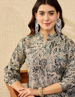 Women blue silk blend floral printed regular top 2
