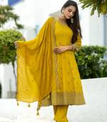 Women printed regular kurta with trousers & with trousers & with dupatta