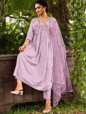 Trendmalls Women's chanderi silk embroidery salwar suit set kurta pant with dupatta 3