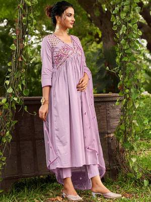 Trendmalls Women's chanderi silk embroidery salwar suit set kurta pant with dupatta 4