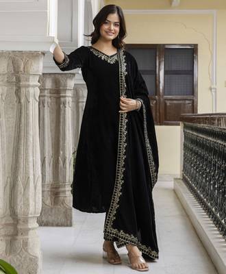 Trendmalls Women's velvet embroidery salwar suit set kurta pant with dupatta 3
