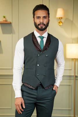 Green tuxedo with black detachable lapel and dual waistcoats 4