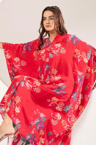 Saavni red kaftan set