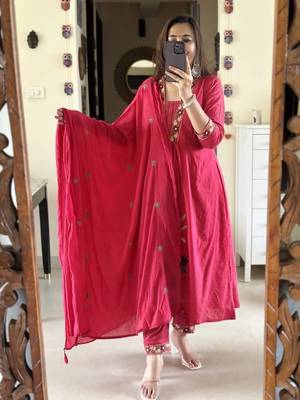 Pink embroidered cotton kurta pant with dupatta 2