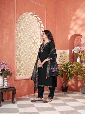 roman silk embroidery with hand work black kurta set 4