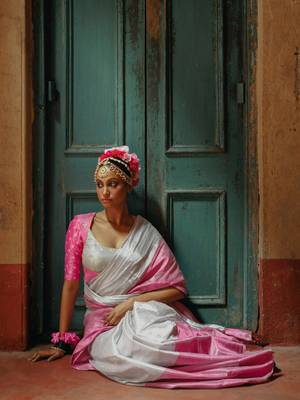 Huts and looms silver and pink handloom tissue saree 2