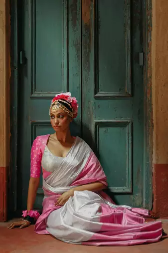 Huts and looms silver and pink handloom tissue saree