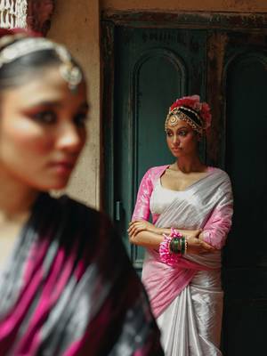 Huts and looms silver and pink handloom tissue saree 4