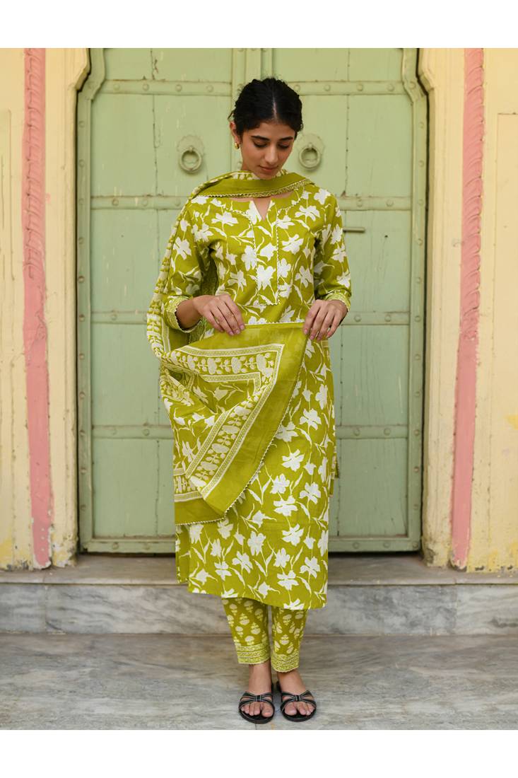 Green floral printed regular pure cotton kurta with trousers & with dupatta
