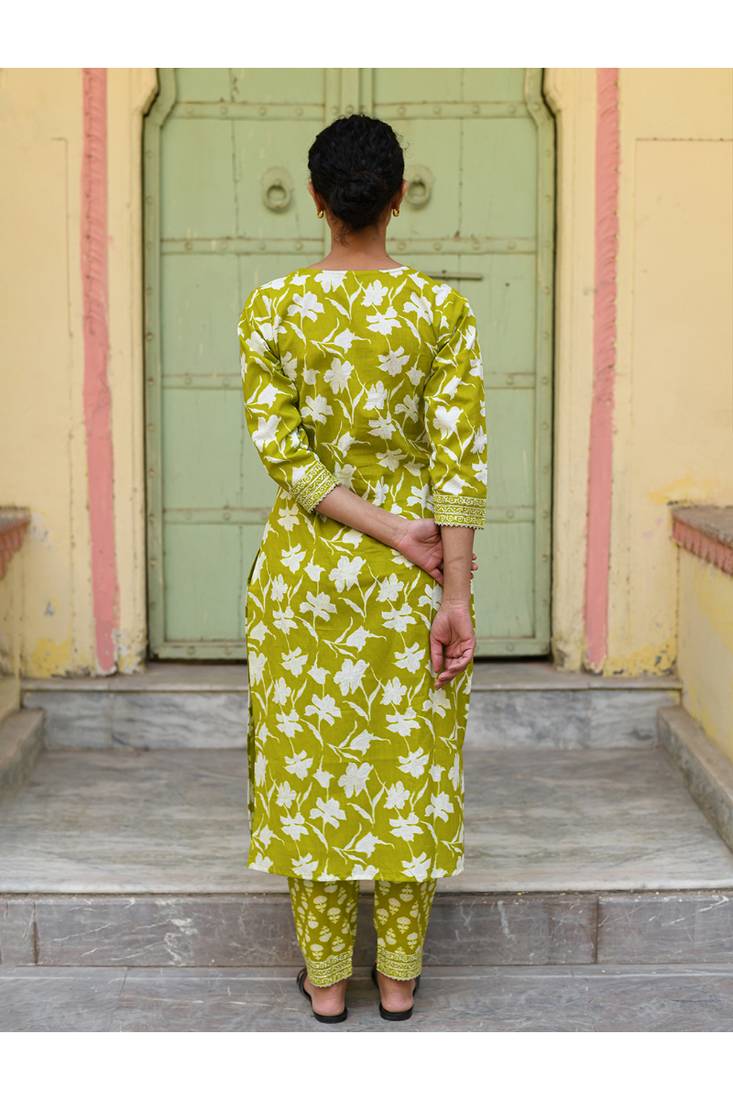 Green floral printed regular pure cotton kurta with trousers & with dupatta