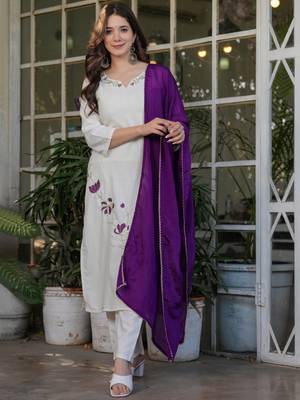 Off white viscose rayon heavy thread embroidery work kurta pant set 1