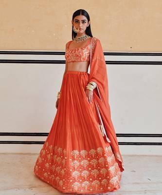BROAD STEP EMBROIDERED BLOUSE WITH BUTTI EMBROIDERED LEHENGA AND DUPATTA 1