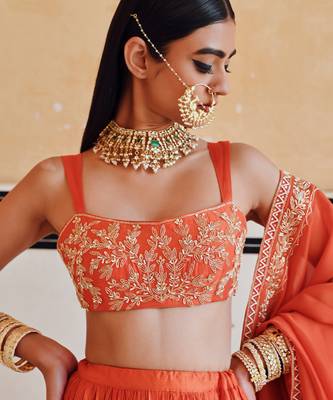 BROAD STEP EMBROIDERED BLOUSE WITH BUTTI EMBROIDERED LEHENGA AND DUPATTA 2