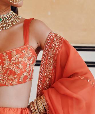 BROAD STEP EMBROIDERED BLOUSE WITH BUTTI EMBROIDERED LEHENGA AND DUPATTA 3