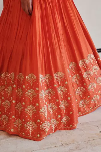 BROAD STEP EMBROIDERED BLOUSE WITH BUTTI EMBROIDERED LEHENGA AND DUPATTA