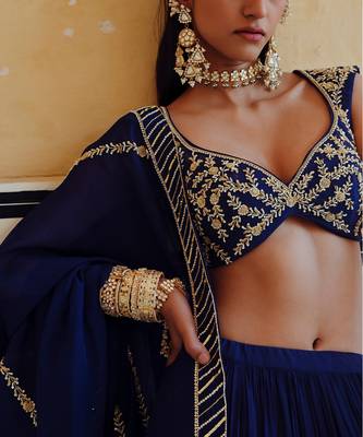 DEEP NECKLINE EMBROIDERED SLEEVELESS BLOUSE WITH FLORAL BUTTI EMBROIDERED LEHENGA AND DUPATTA 2