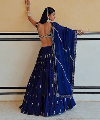 DEEP NECKLINE EMBROIDERED SLEEVELESS BLOUSE WITH FLORAL BUTTI EMBROIDERED LEHENGA AND DUPATTA 3