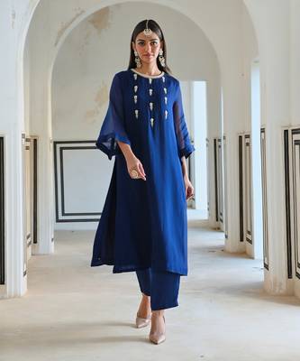Bell sleeve yoke floral butti embroidered kurta with pant 1