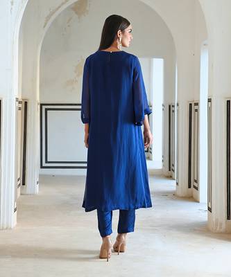 Bell sleeve yoke floral butti embroidered kurta with pant 3