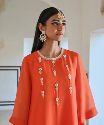 Bell sleeve yoke floral butti embroidered kurta with pants 2