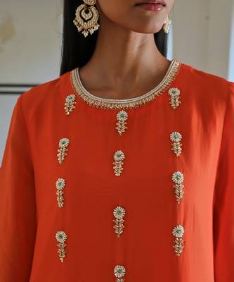 Bell sleeve yoke floral butti embroidered kurta with pants 3