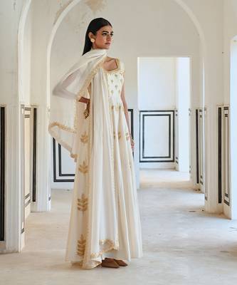 Cap sleeve floral butti embroidered 12 kali anarkali with dupatta 4
