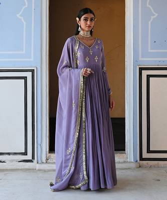 V-neck floral butti embroidered full sleeve anarkali with dupatta 3