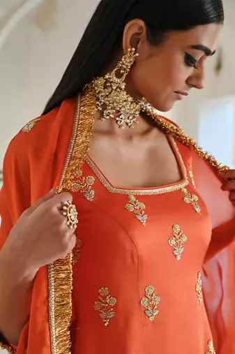Square neckline floral butti embroidered short kurta with palazzo and dupatta