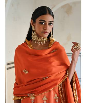 Square neckline floral butti embroidered short kurta with palazzo and dupatta 3