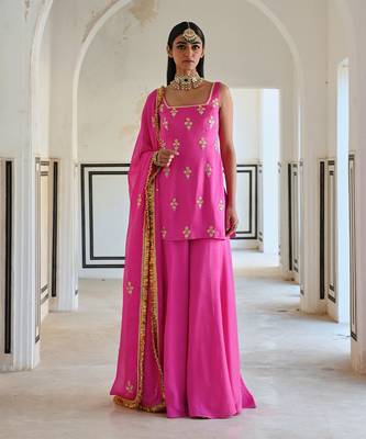 Square neckline floral butti embroidered short kurta with palazzo and dupatta 1