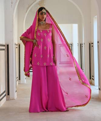 Square neckline floral butti embroidered short kurta with palazzo and dupatta 5