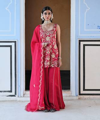 Square nekline big flower jaal embroidered short kurta with palazzo and dupatta 1
