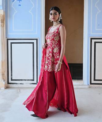 Square nekline big flower jaal embroidered short kurta with palazzo and dupatta 4